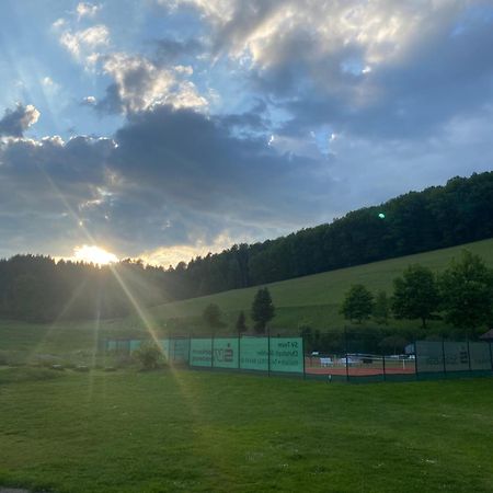 S-Chalet Camping Mit Comfort Im Schwarzwald Steinach  Exteriör bild